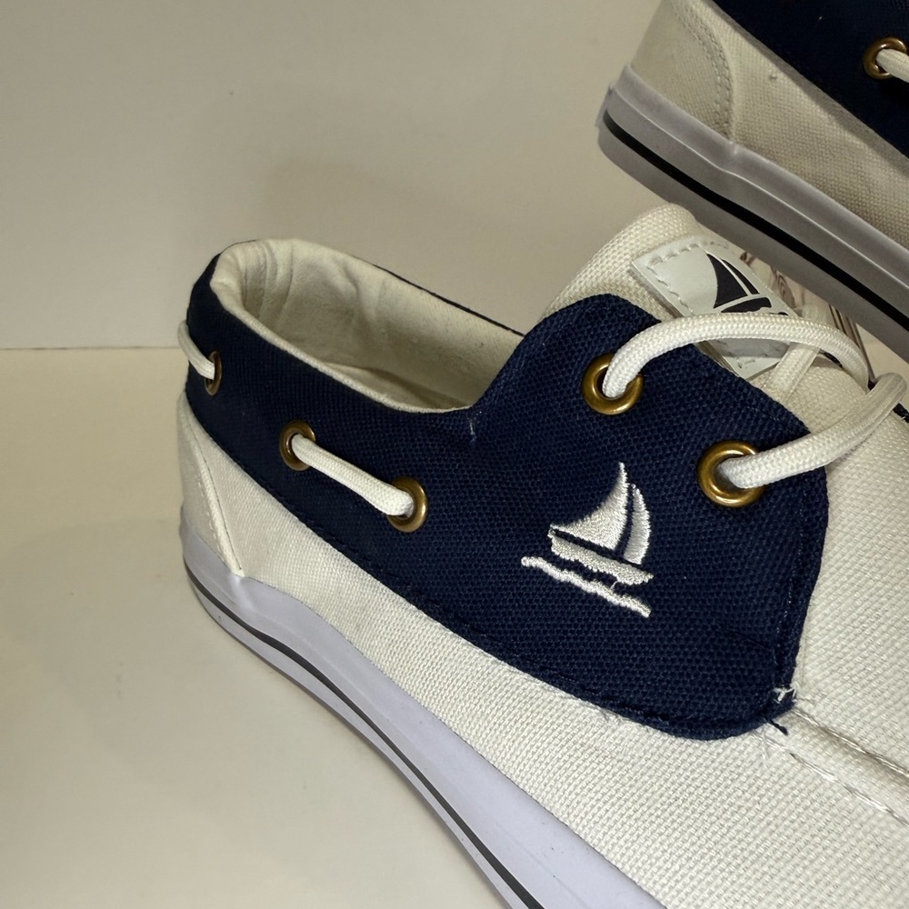 SAIL - Stylish Men's White and Navy Boat Shoes